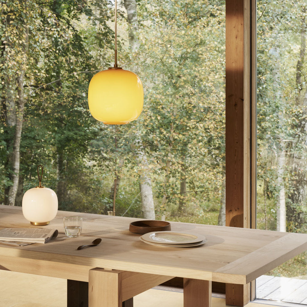 Louis Poulsen VL45 ラジオハウス ペンダントライト ペール・イエロー｜柔光の北欧名作【展示品】