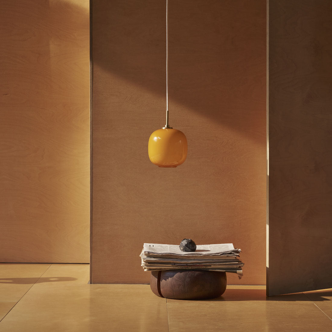 Louis Poulsen VL45 ラジオハウス ペンダント アンバー｜四層吹きガラスの柔光【展示品】