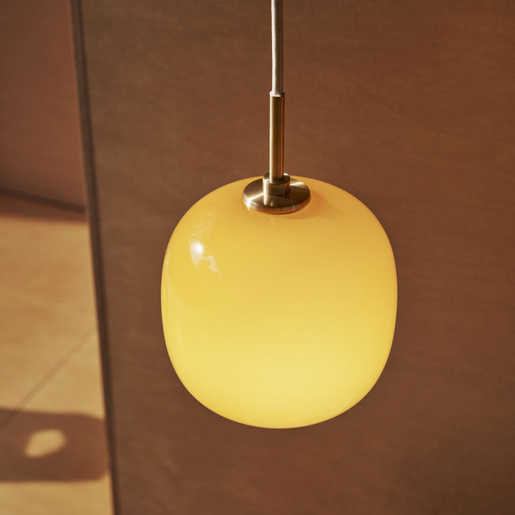 Louis Poulsen VL45 ラジオハウス ペンダント アンバー｜四層吹きガラスの柔光【展示品】