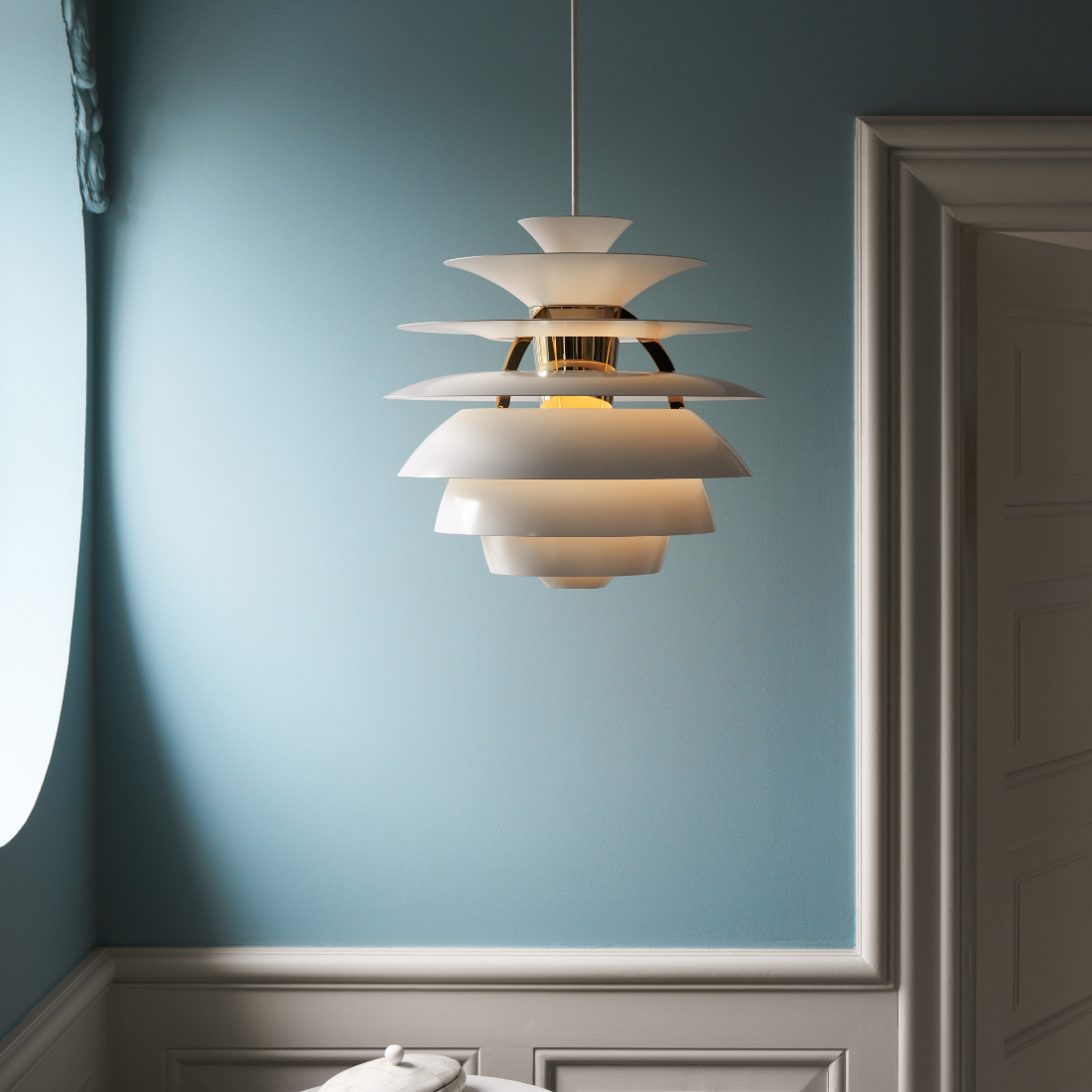 Louis Poulsen PH Snowball（スノーボール）｜光を彫刻する名作ペンダントライト【展示品】