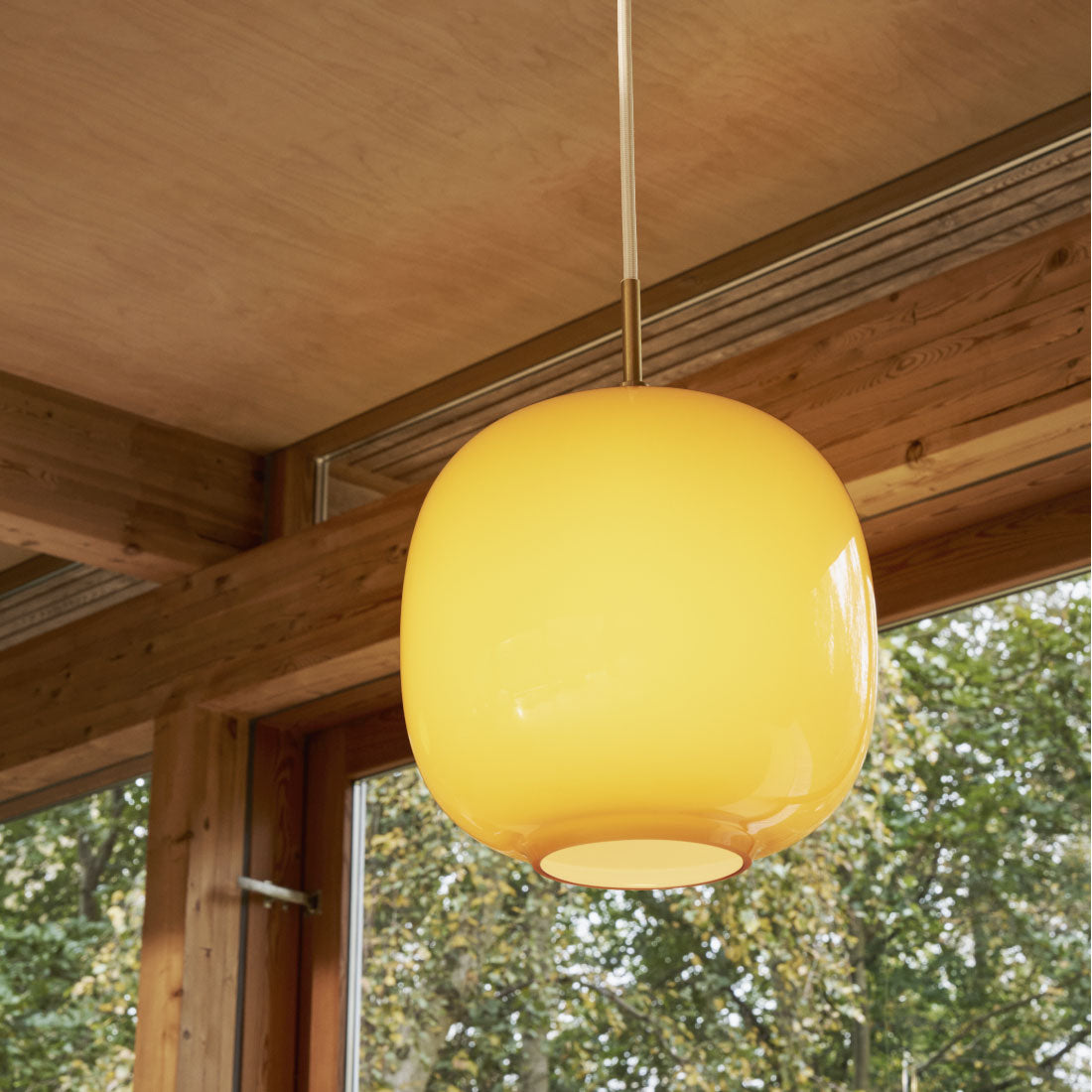 Louis Poulsen VL45 ラジオハウス ペンダント アンバー｜四層吹きガラスの柔光【展示品】