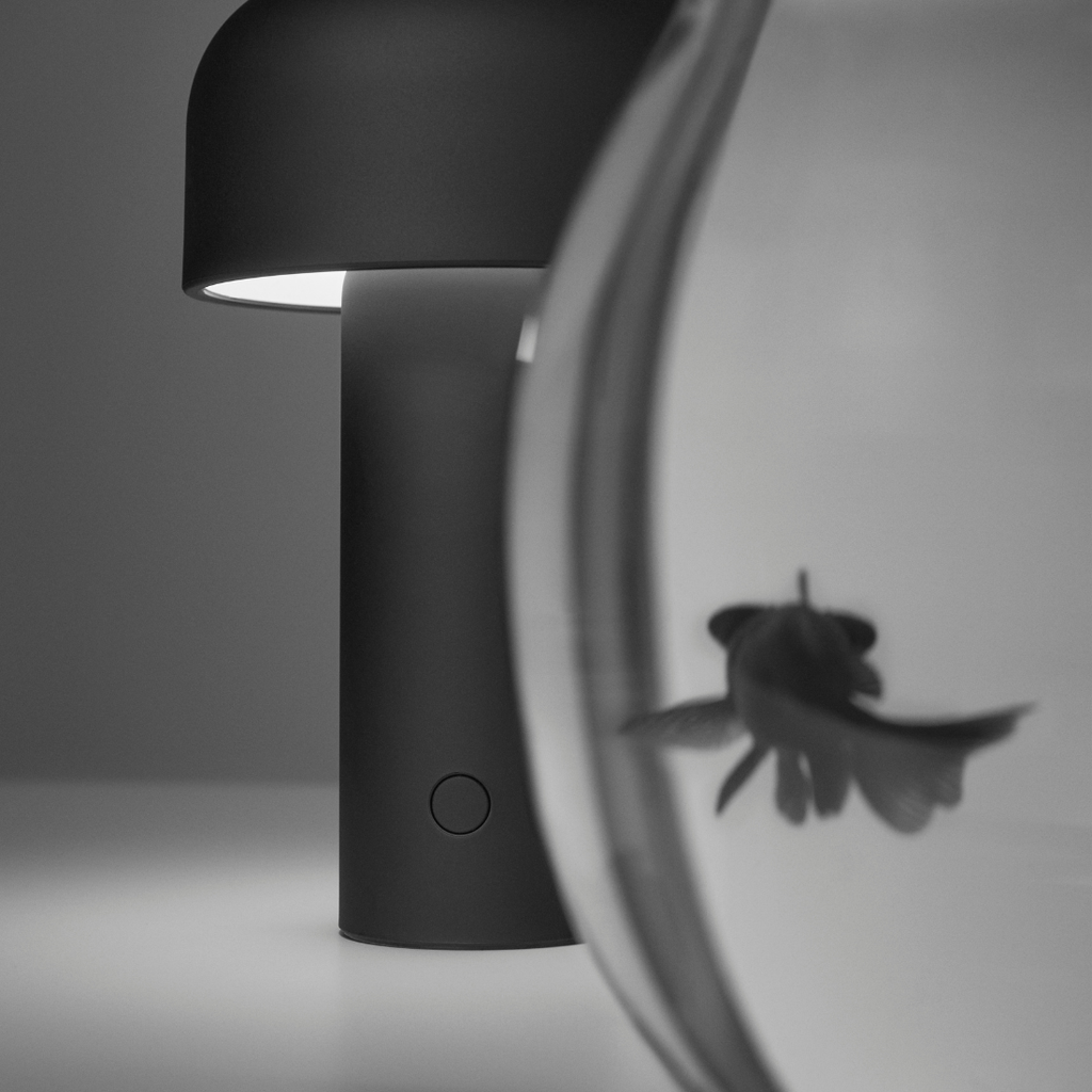 FLOS BELLHOP T（ベルホップ T）｜どこでも灯せるポータブルデザインランプ【展示品】