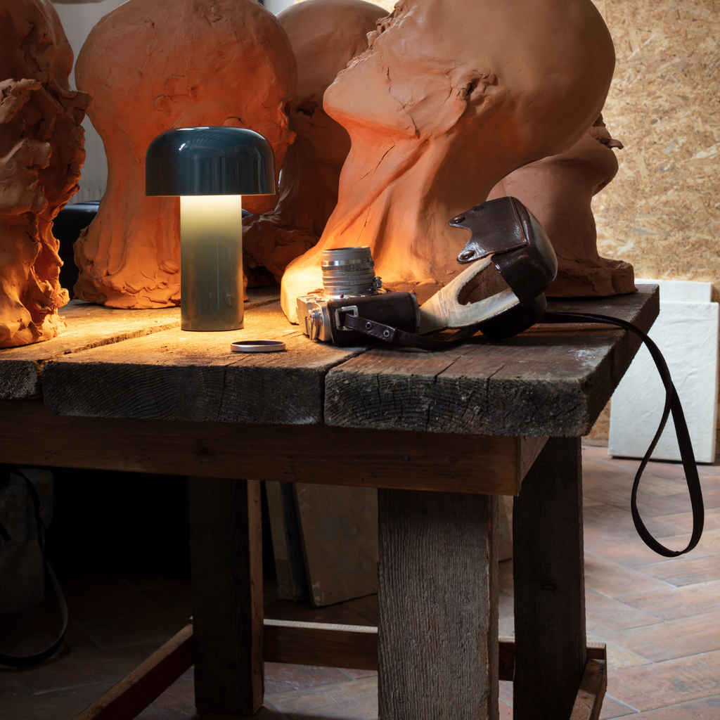 FLOS BELLHOP T（ベルホップ T）｜どこでも灯せるポータブルデザインランプ【展示品】