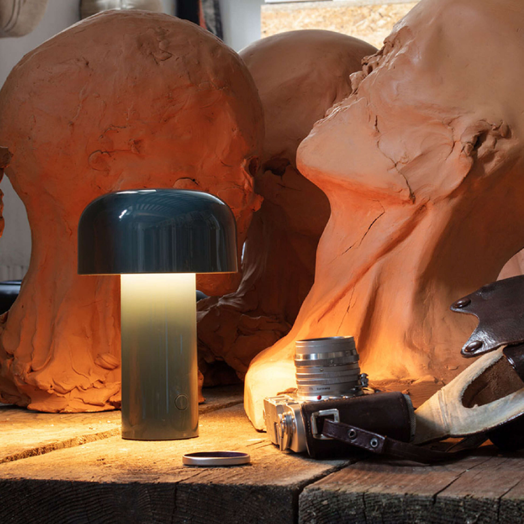 FLOS BELLHOP T（ベルホップ T）｜どこでも灯せるポータブルデザインランプ【展示品】