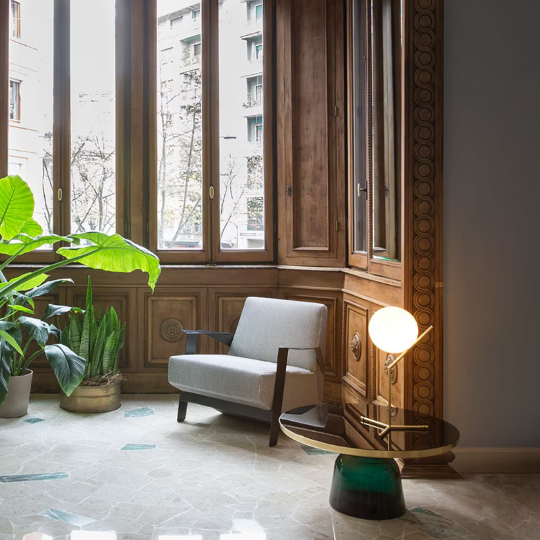 FLOS IC LIGHTS T1 HIGH（アイシーライト T1 ハイ）｜静謐な均衡美を纏うテーブルランプ【展示品】