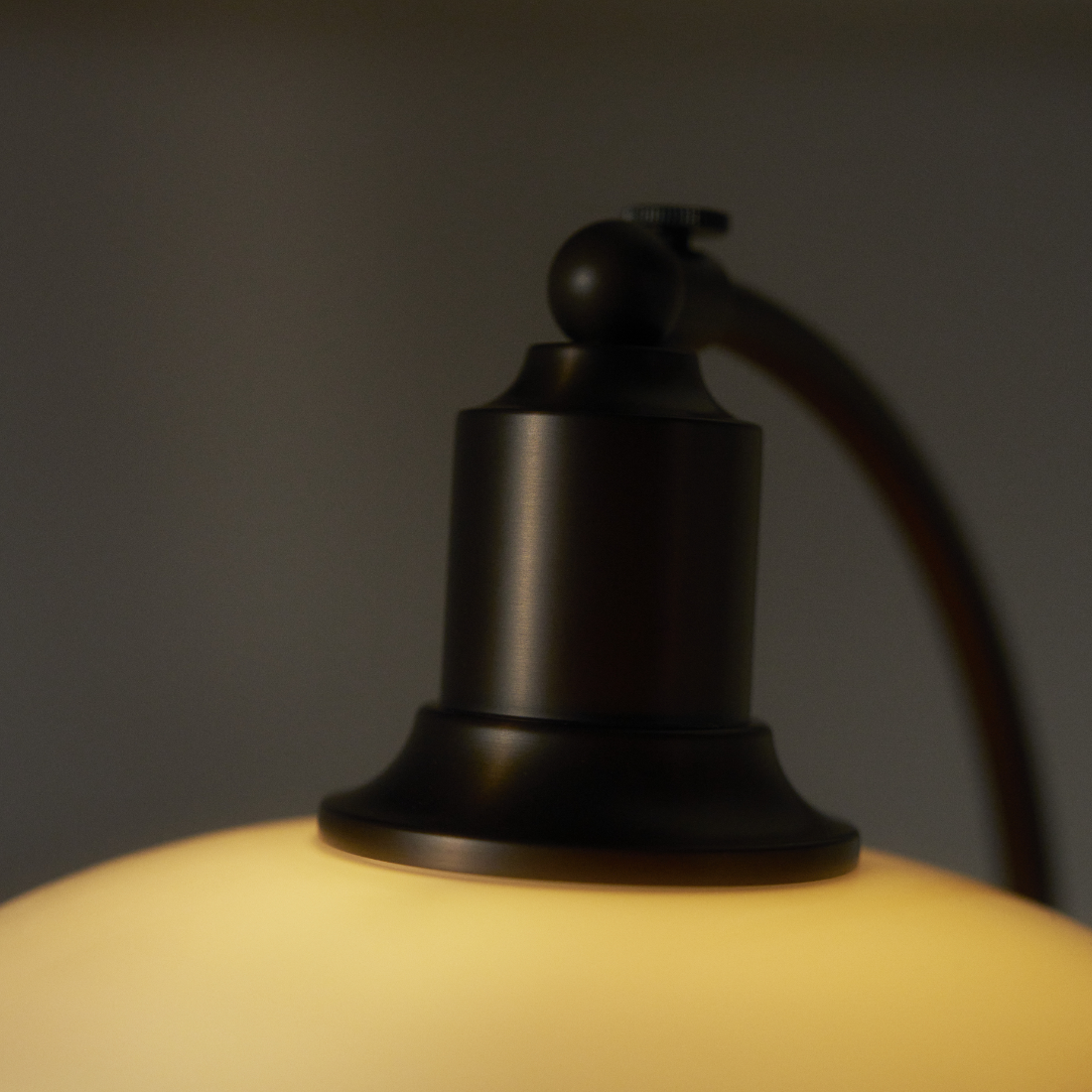 Louis Poulsen PH 2/2 ルナ エイジドブラス テーブルランプ【展示品】