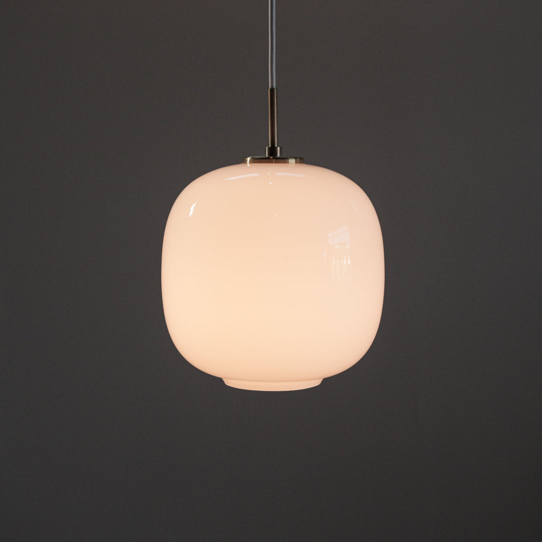 Louis Poulsen VL45 ラジオハウス ペンダントライト｜真鍮と吹きガラスの北欧名作【展示品】