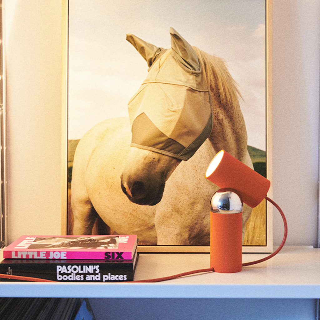 FLOS BILBOQUET（ビルボケ）｜自在に動くマグネット構造の次世代テーブルランプ【展示品】