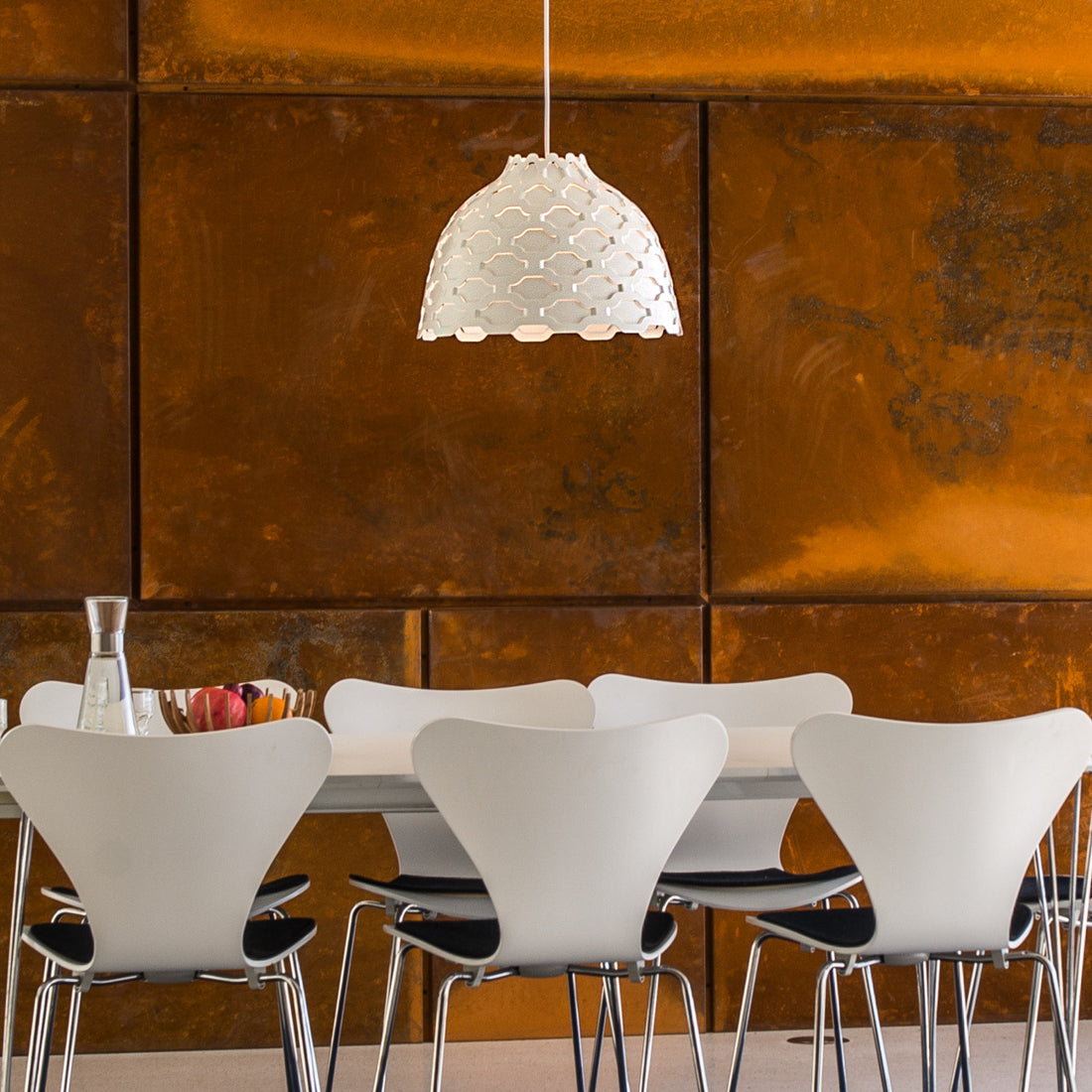 Louis Poulsen LC Shutters（エルシー・シャッターズ）ホワイト｜柔らかな光のアートペンダント【展示品】