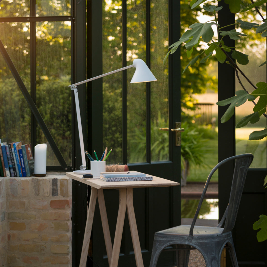 Louis Poulsen NJP テーブルランプ ベース付【展示品】