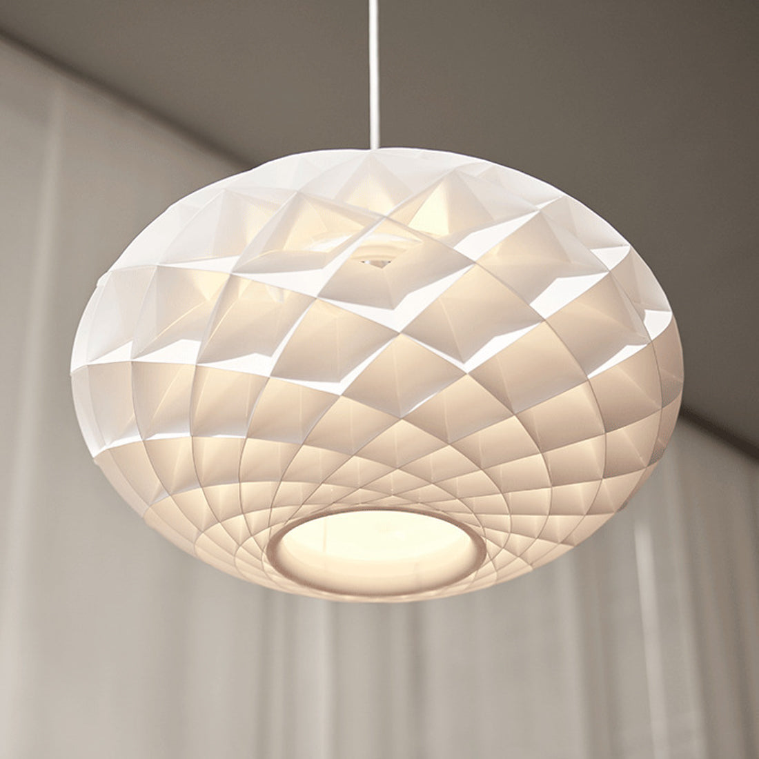 Louis Poulsen パテラ オーバル｜光を彫刻する現代の北欧シャンデリア【展示品】