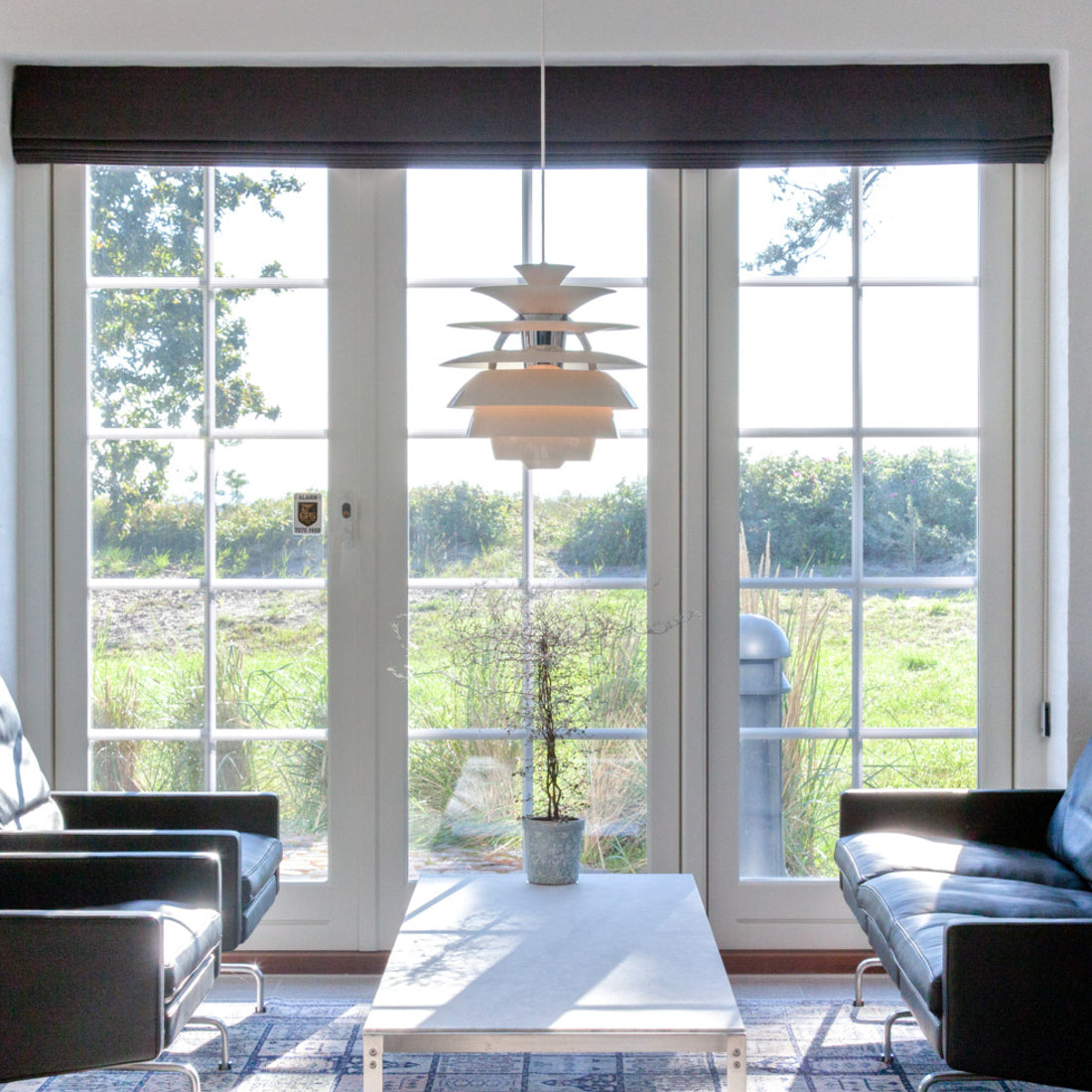 Louis Poulsen PH Snowball（スノーボール）｜光を彫刻する名作ペンダントライト【展示品】