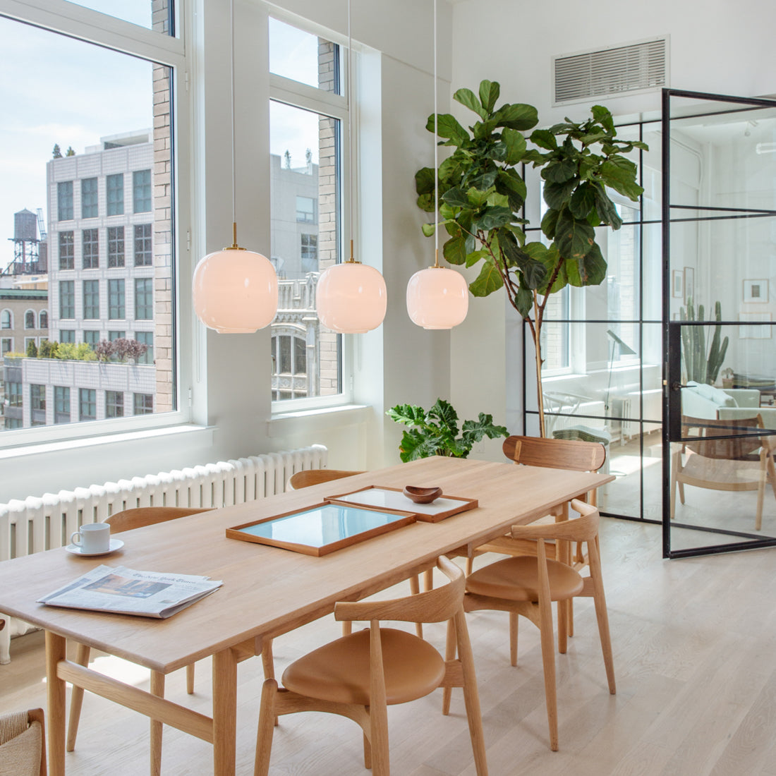 Louis Poulsen VL45 ラジオハウス ペンダントライト｜真鍮と吹きガラスの北欧名作【展示品】