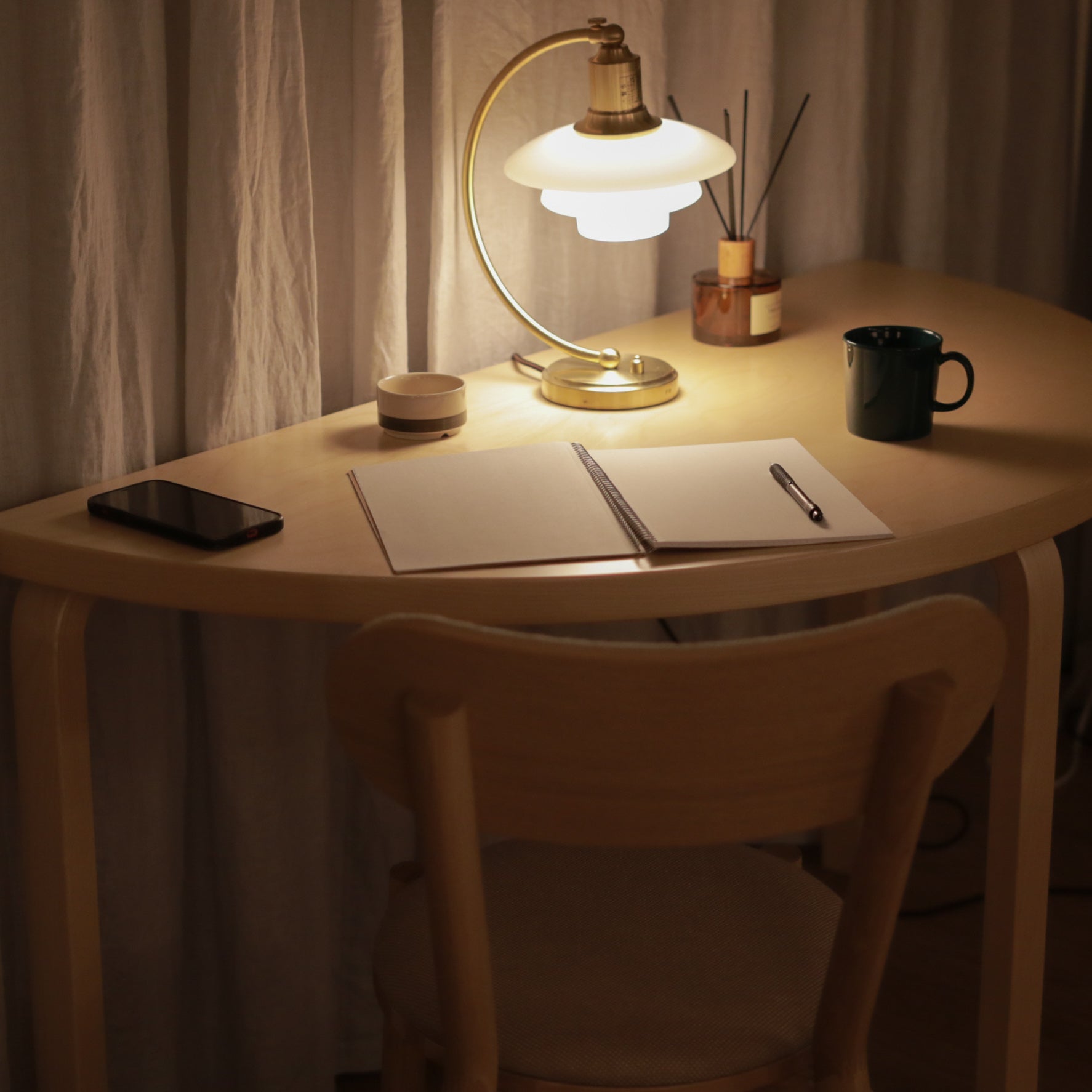 Louis Poulsen PH 2/2 LUNA テーブルランプ 真鍮×乳白ガラス【展示品】