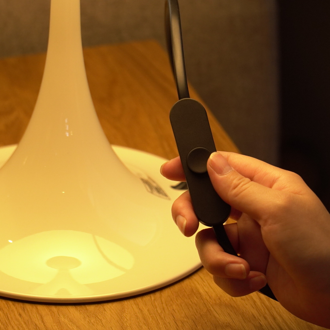 Louis Poulsen パンテラ 320 テーブルランプ【展示品】