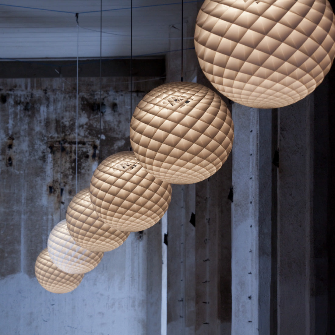 Louis Poulsen Patera（パテラ）ペンダントライト｜現代のシャンデリア【展示品】