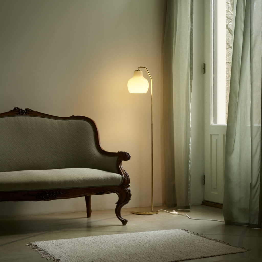 Louis Poulsen VL リングクラウン フロアランプ 真鍮×乳白ガラス【展示品】