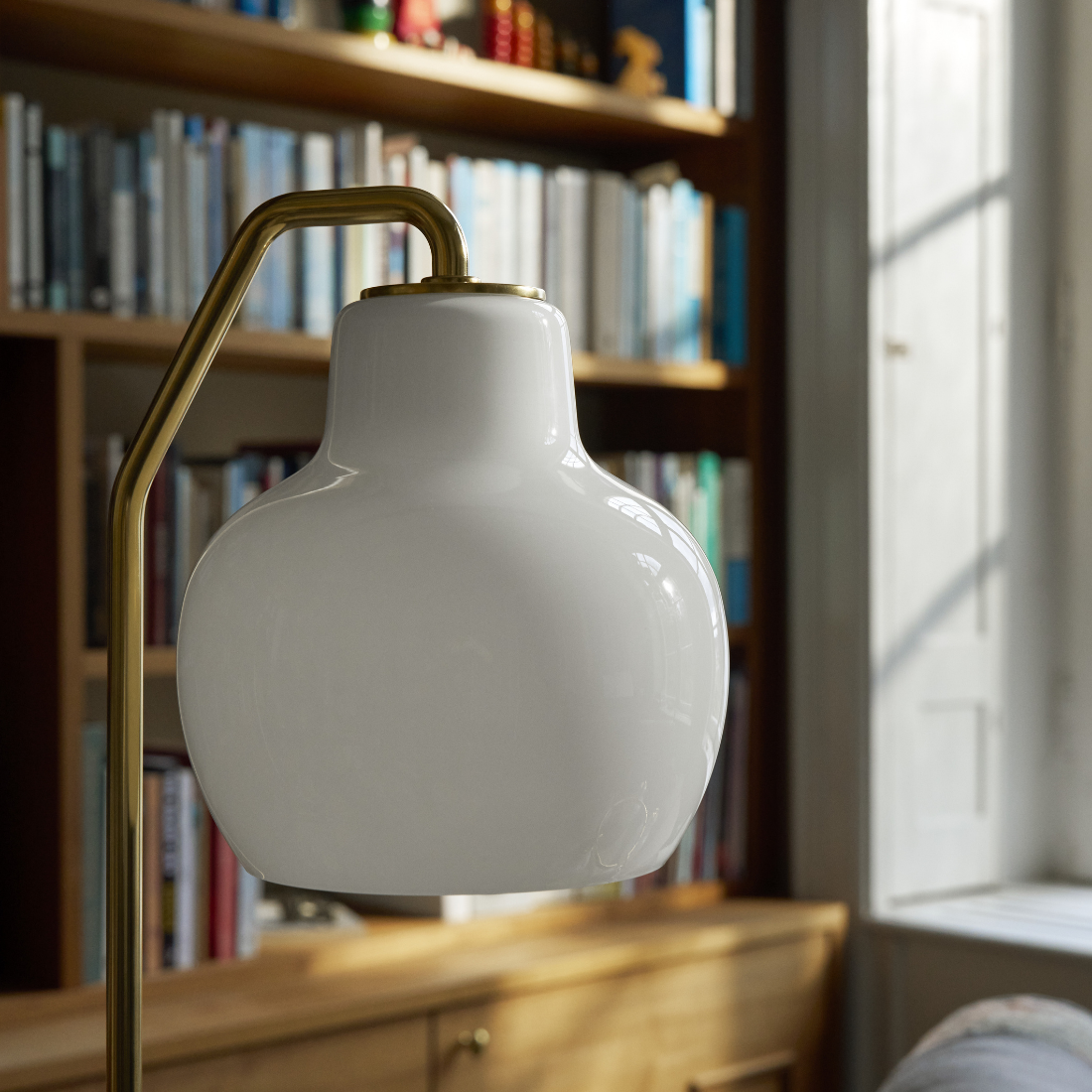 Louis Poulsen VL リングクラウン フロアランプ 真鍮×乳白ガラス【展示品】