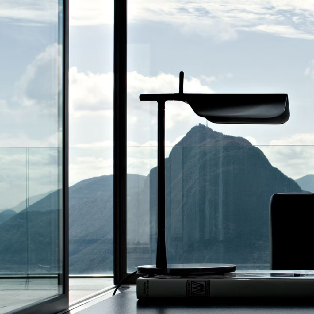 FLOS TAB T（タブT）｜北欧ミニマルデザイン テーブルランプ【展示品】