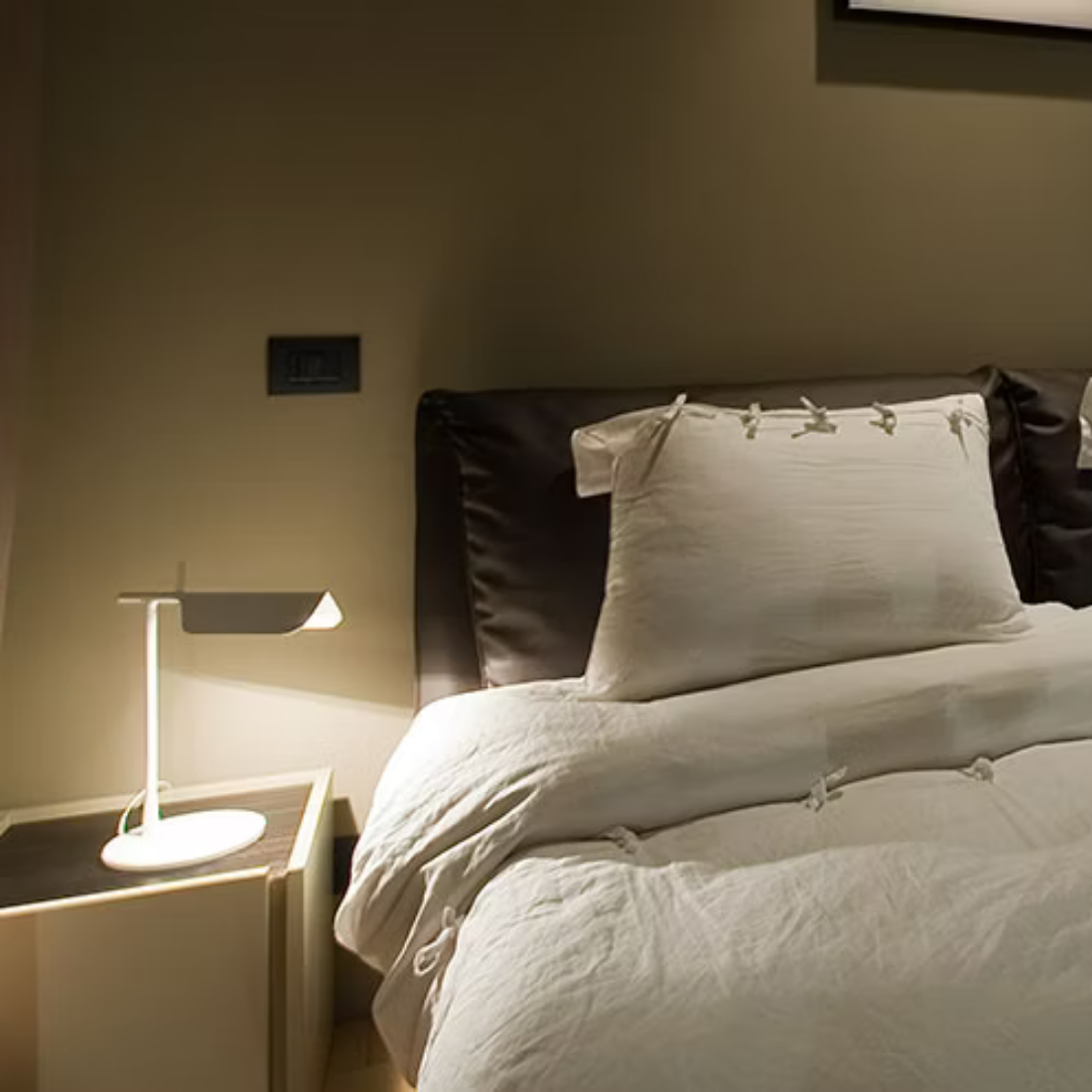 FLOS TAB T（タブT）｜北欧ミニマルデザイン テーブルランプ【展示品】